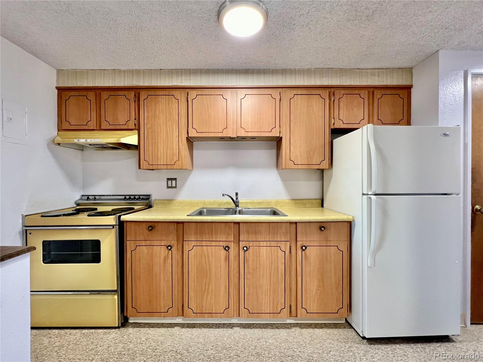 3305 S Clarkson St, Englewood, CO 80113