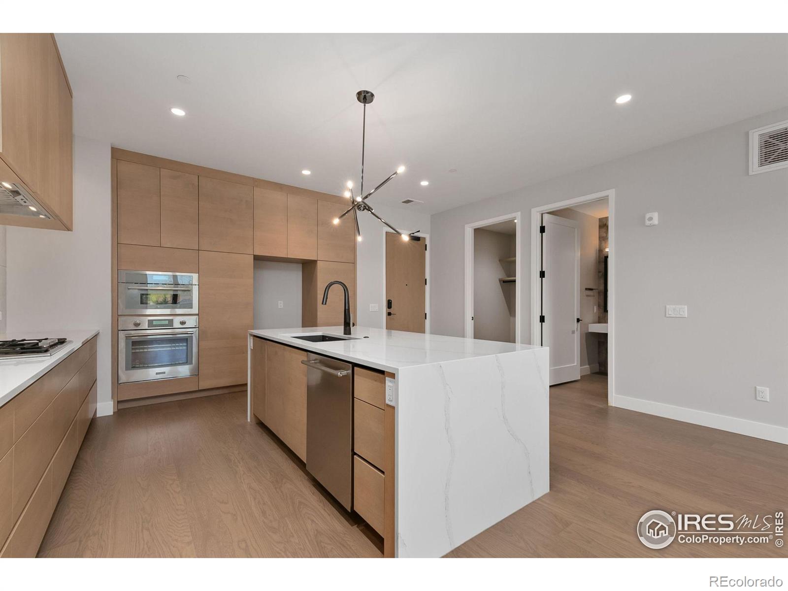 205 E 6th St #302, Loveland, CO 80537
