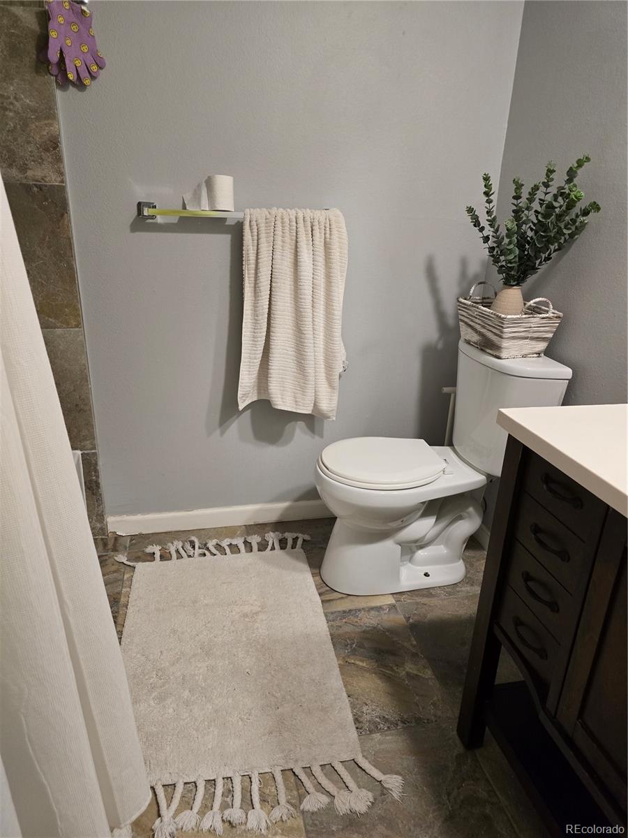561 E Geneva St N #103, Aurora, CO 80010