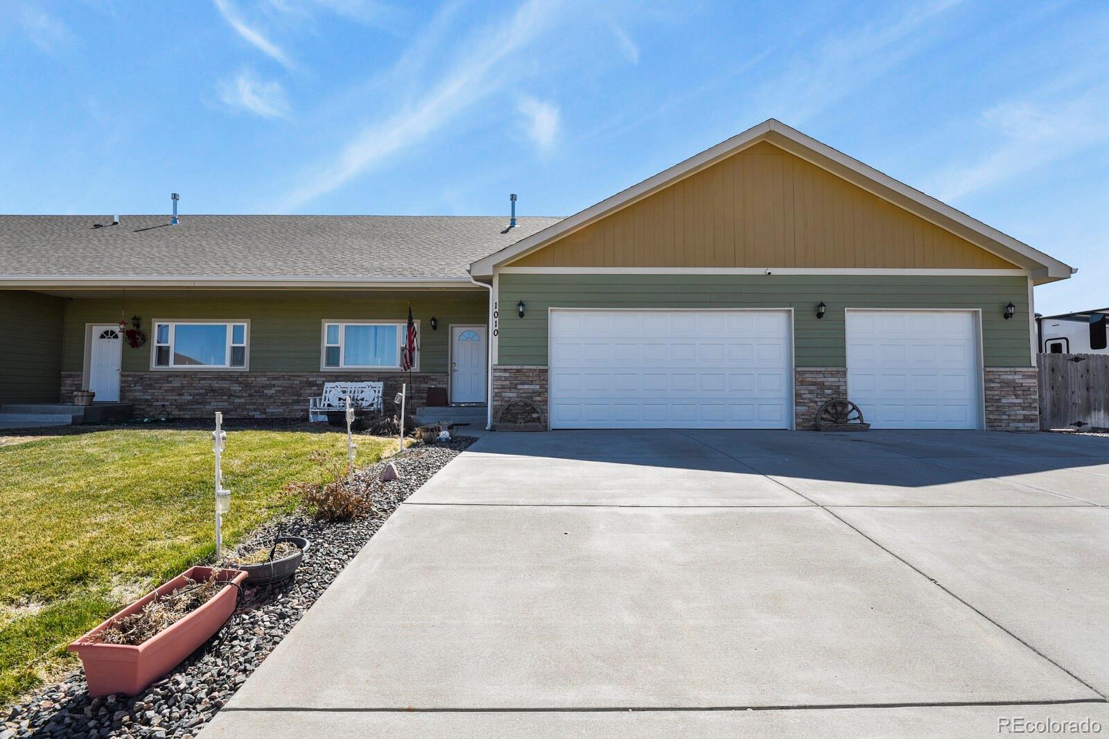 1010 Viewridge Rd, Bennett, CO 80102
