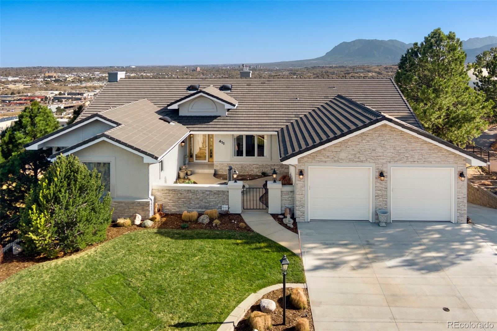 411 Sunbird Cliffs Ln, Colorado Springs, CO 80919