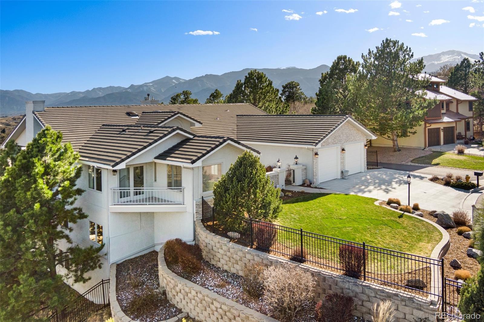 411 Sunbird Cliffs Ln, Colorado Springs, CO 80919