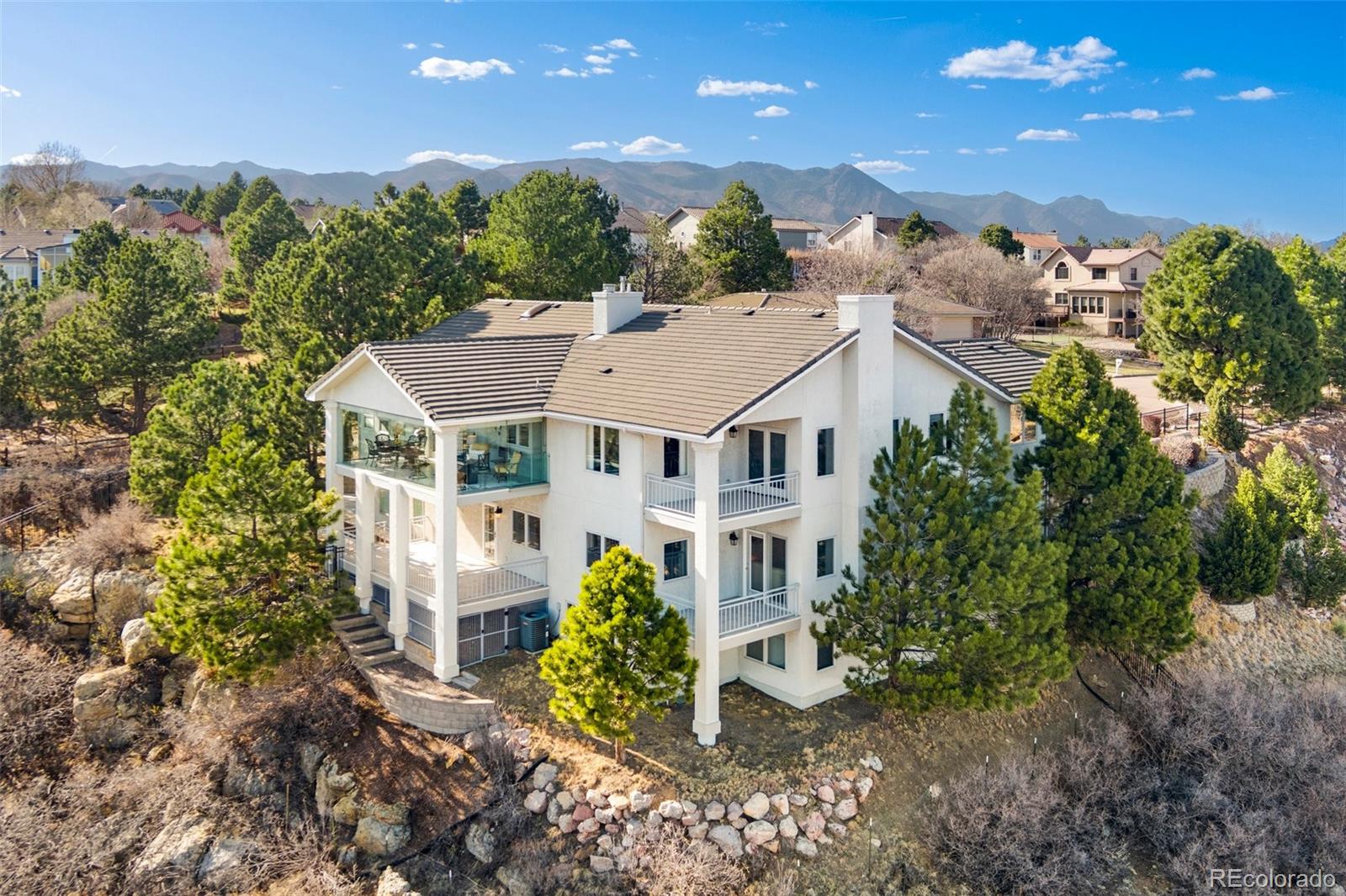 411 Sunbird Cliffs Ln, Colorado Springs, CO 80919
