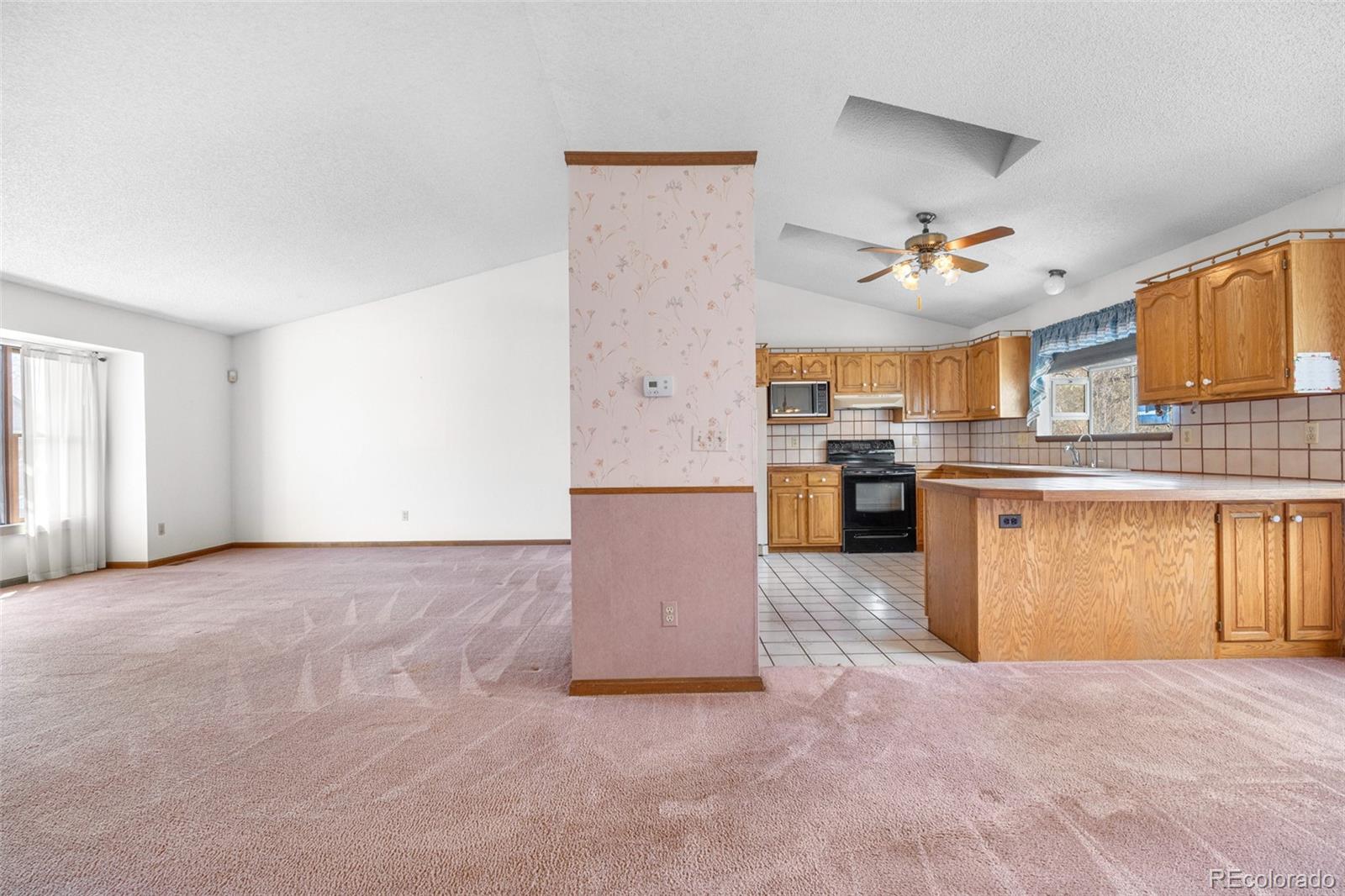 835 S Geneva St, Aurora, CO 80247