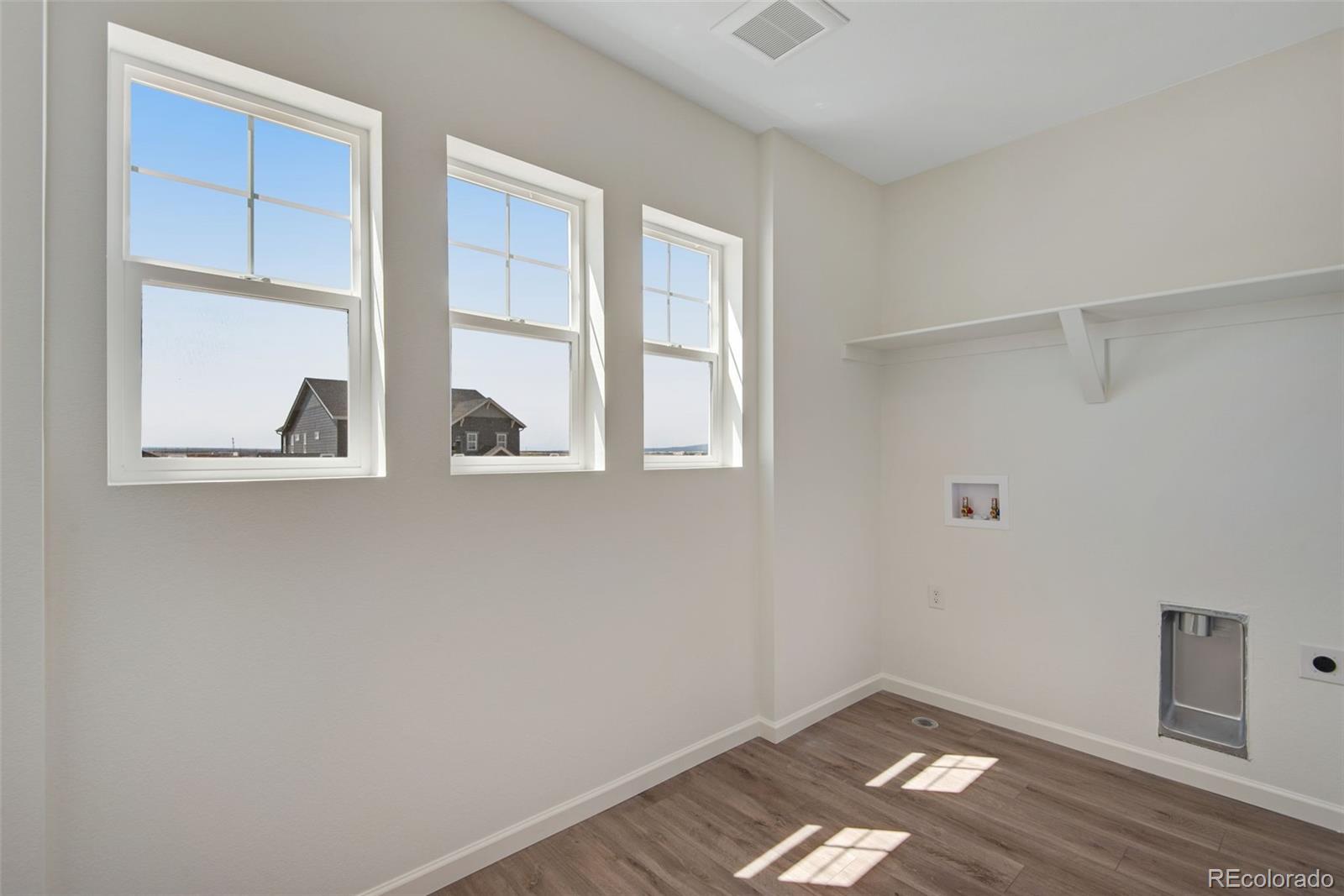 24563 E 34th Ave, Aurora, CO 80019