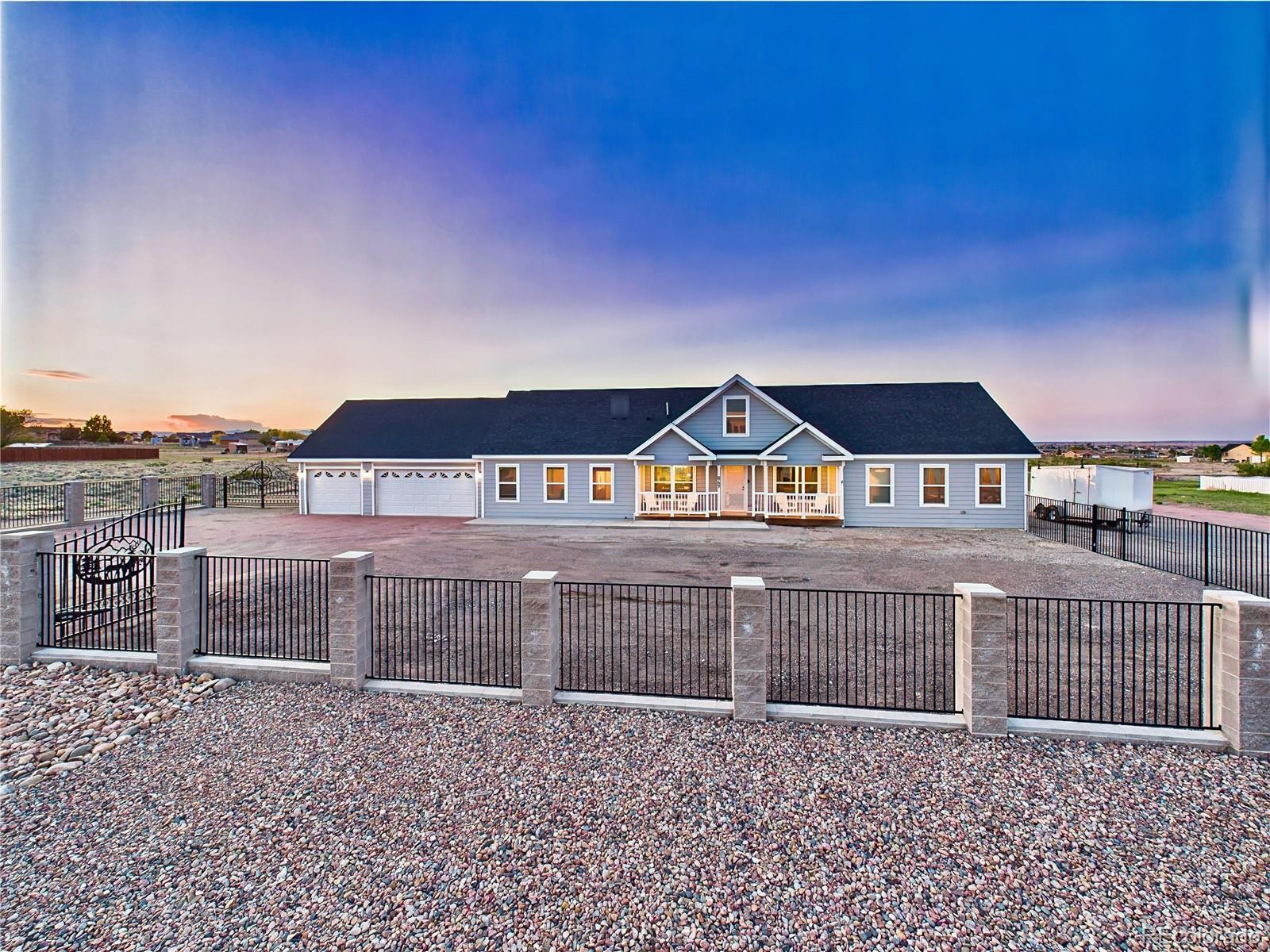 849 E Woodleaf Dr, Pueblo, CO 81007