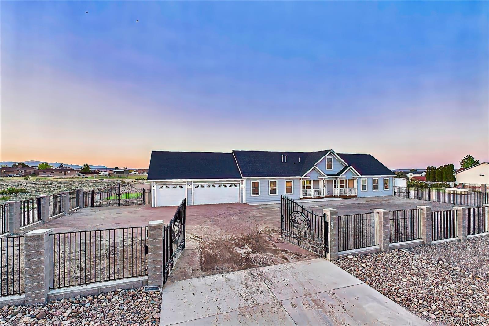 849 E Woodleaf Dr, Pueblo, CO 81007