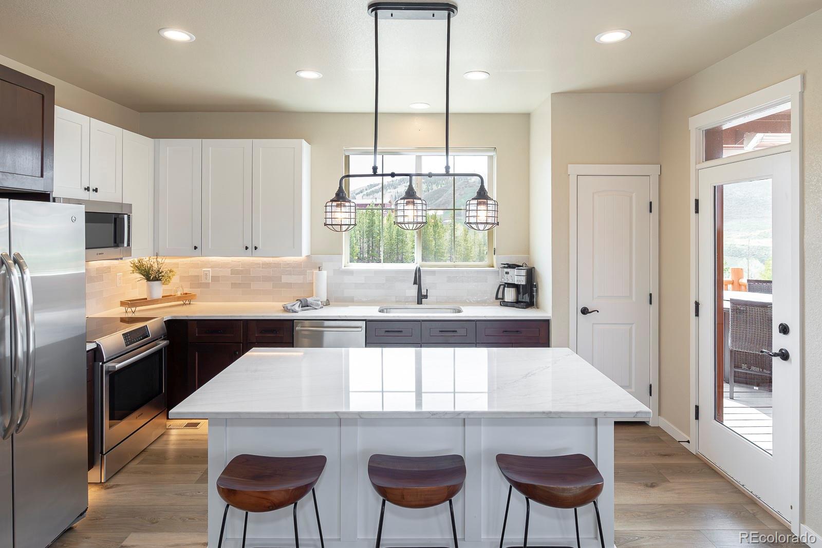 327 Summit Lift Ct, Granby, CO 80446