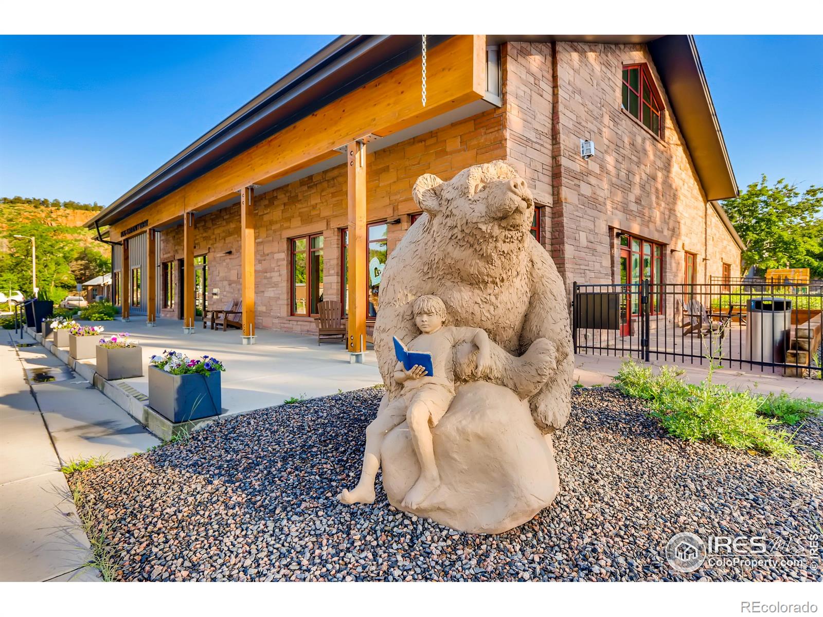 385 Vasquez Ct, Lyons, CO 80540