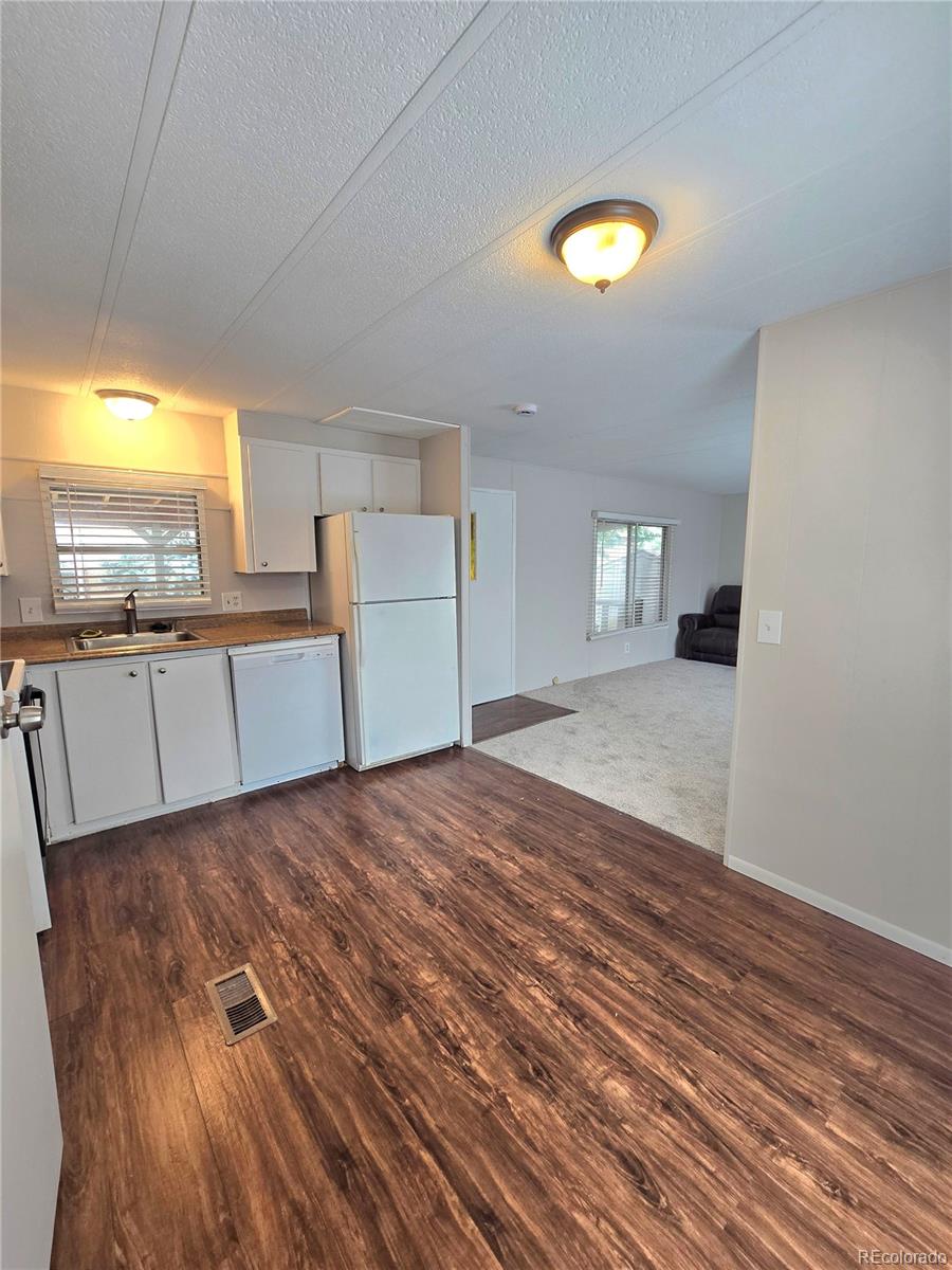 8201 S Santa Fe Dr Lot 22, Littleton, CO 80120