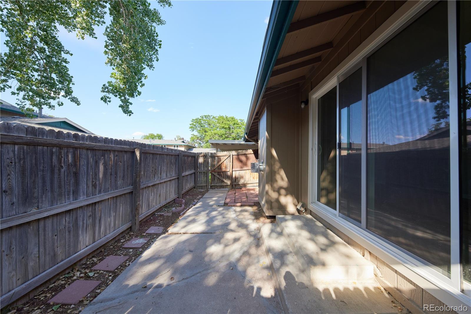 8713 E Roundtree Ave, Greenwood Village, CO 80111