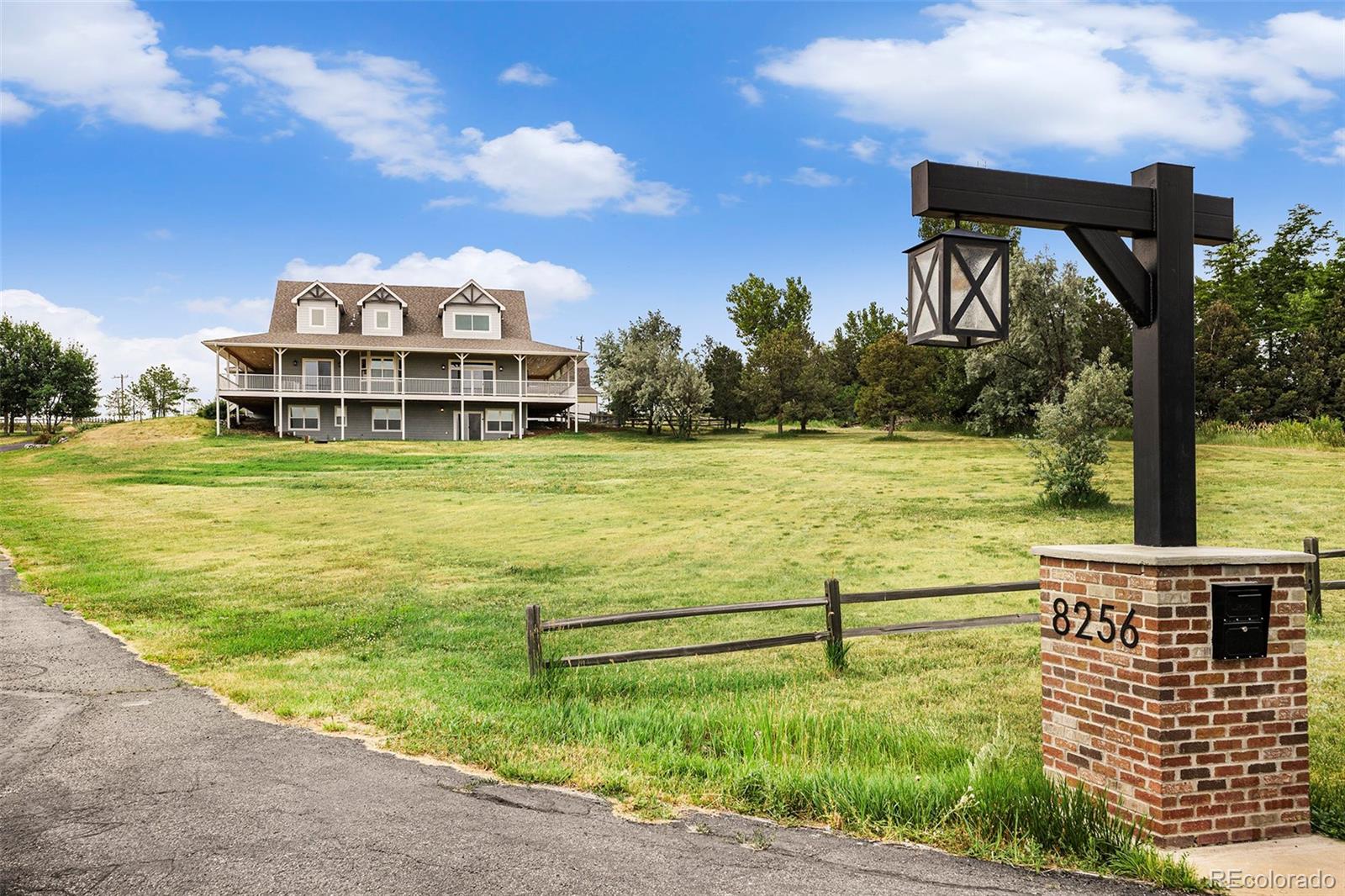 8256 S Ireland Way, Aurora, CO 80016