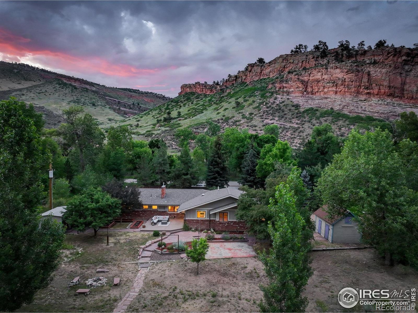 31820 S Saint Vrain Dr, Lyons, CO 80540