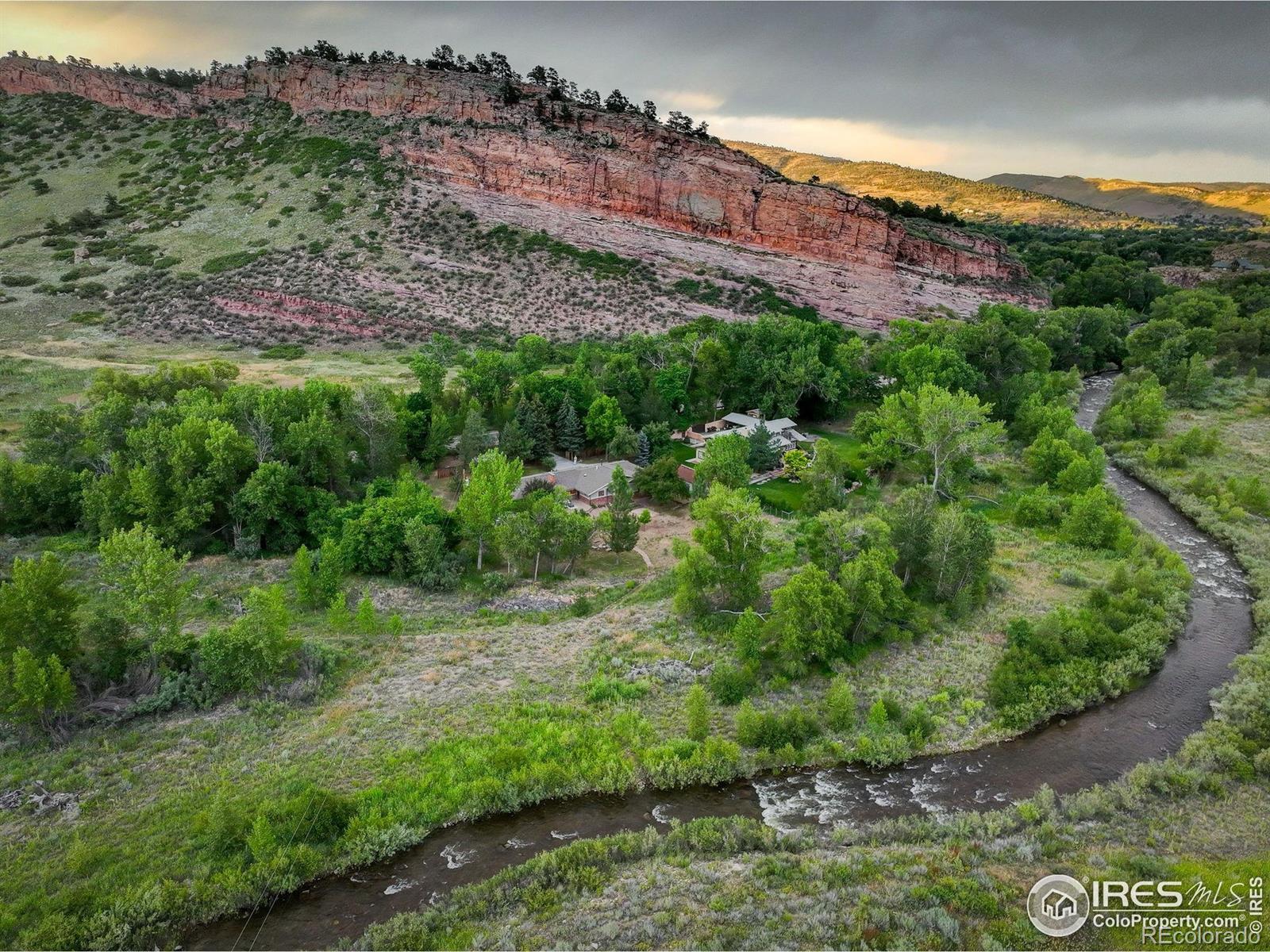 31820 S Saint Vrain Dr, Lyons, CO 80540