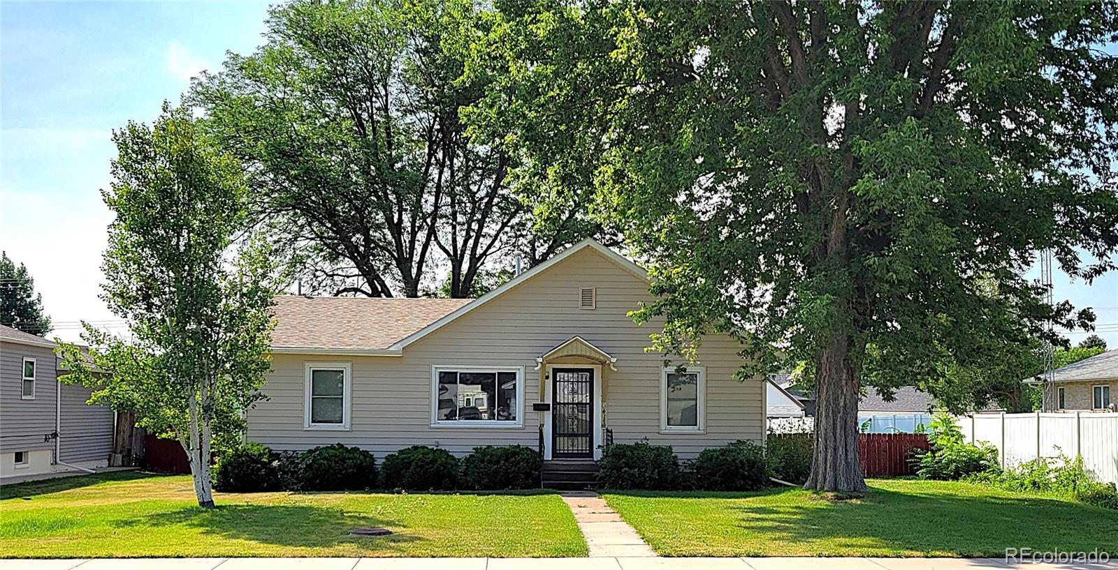 417 W 5th St, Julesburg, CO 80737