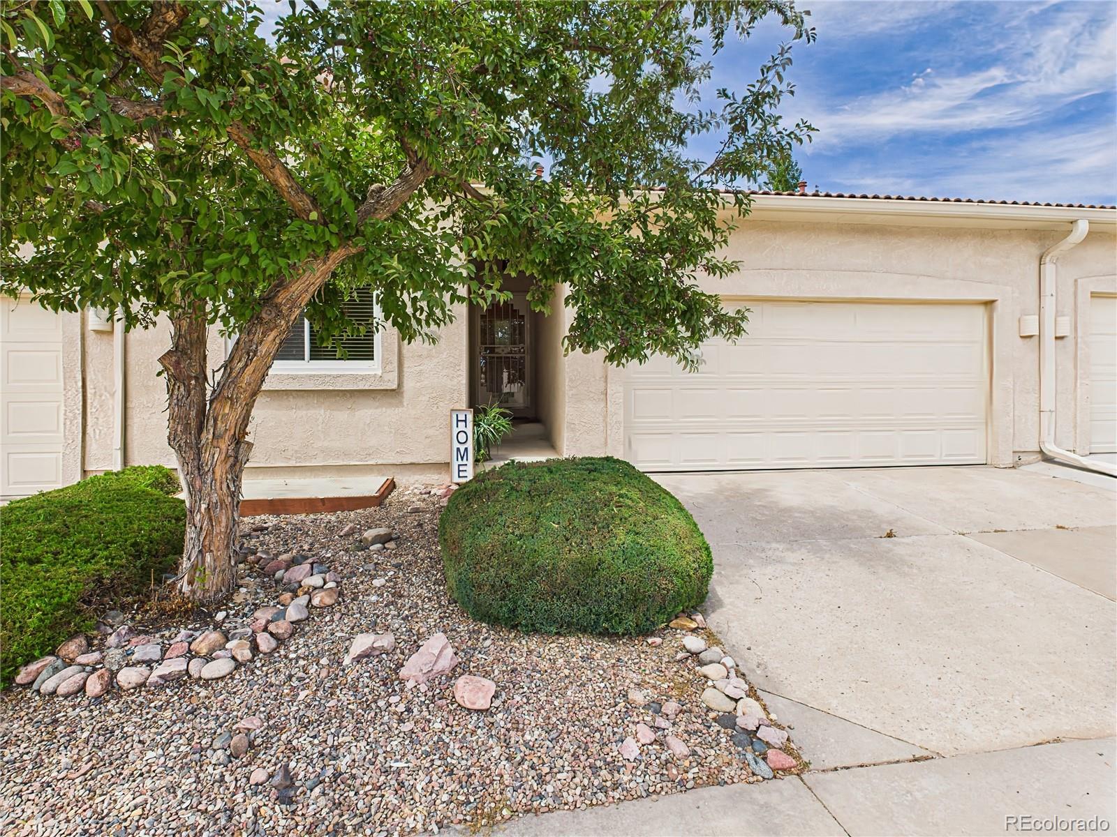 8 Luxury Ln, Colorado Springs, CO 80921