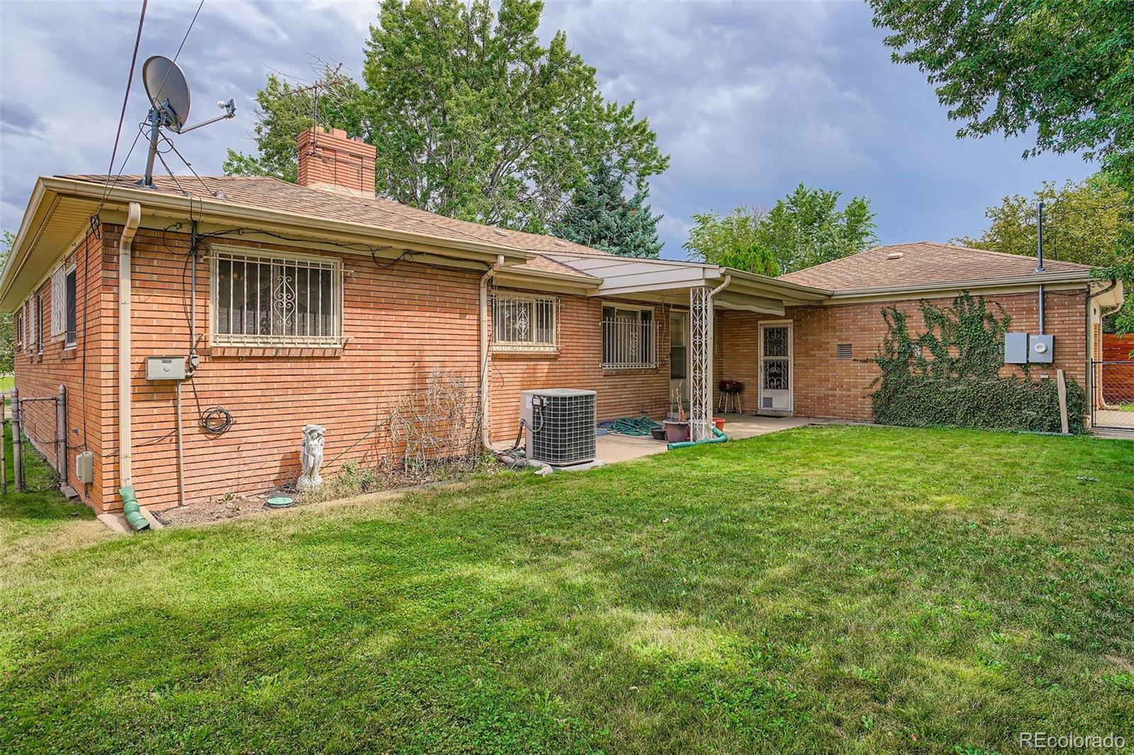 3045 N Monaco Pw, Denver, CO 80207