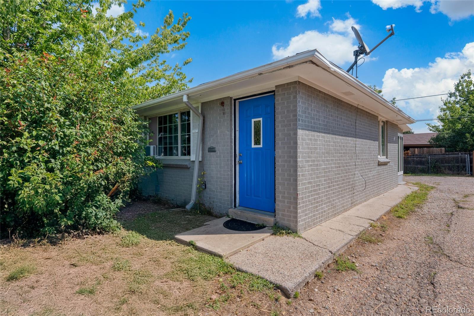 384 Dayton St, Aurora, CO 80010