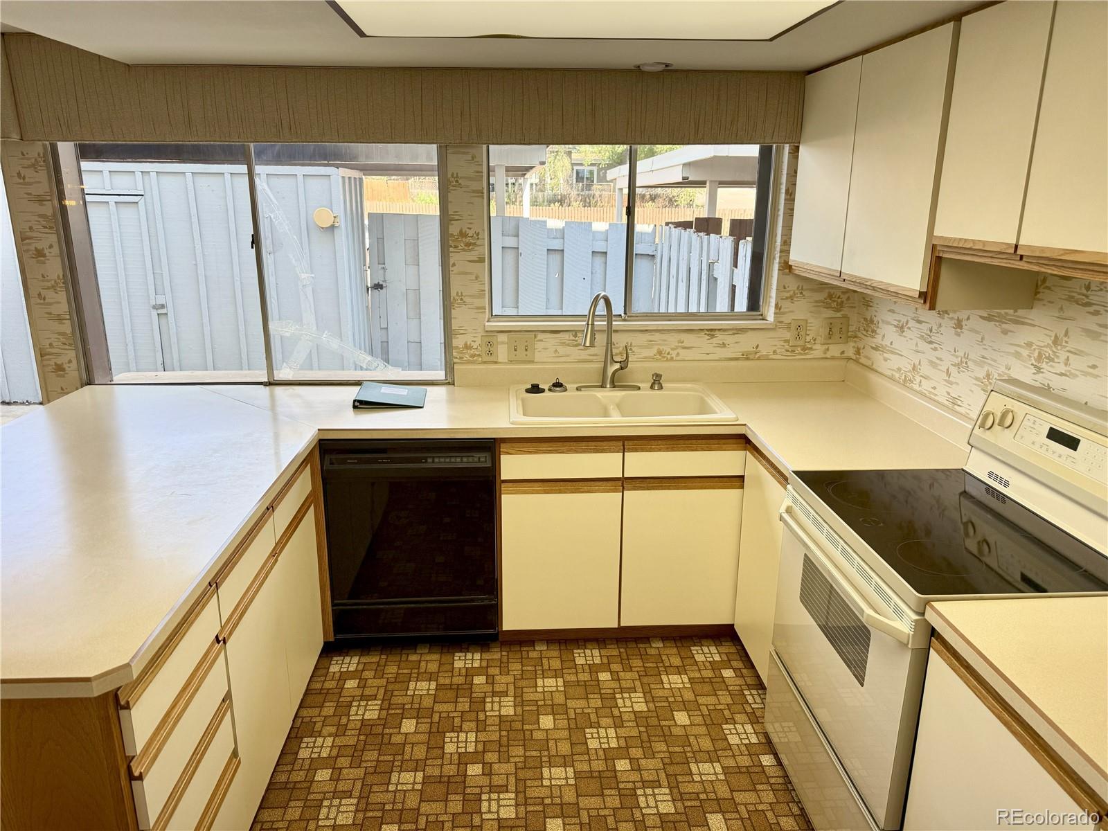 3916 Constitution Ave, Colorado Springs, CO 80909