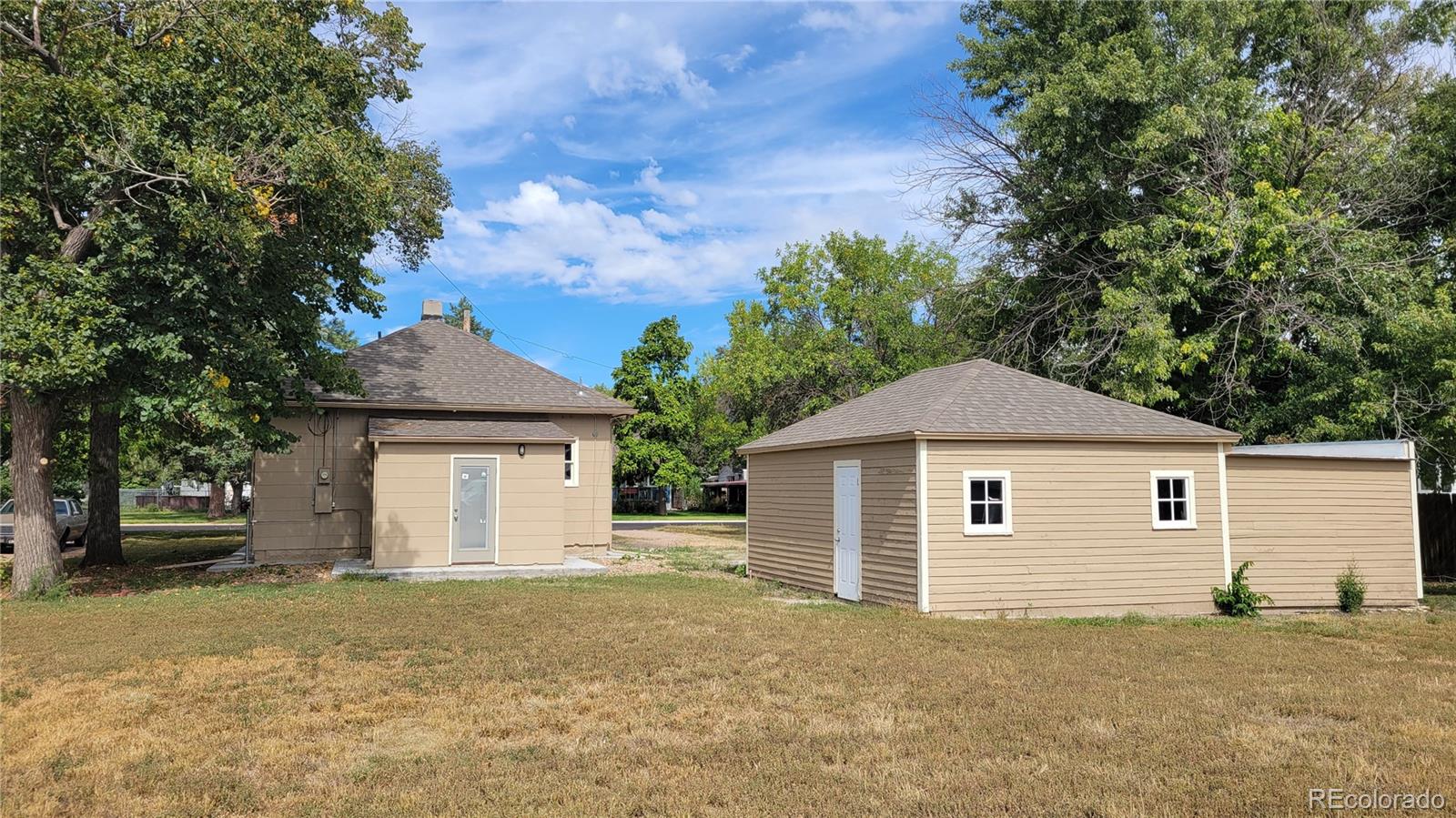 317 W 3rd St, Julesburg, CO 80737