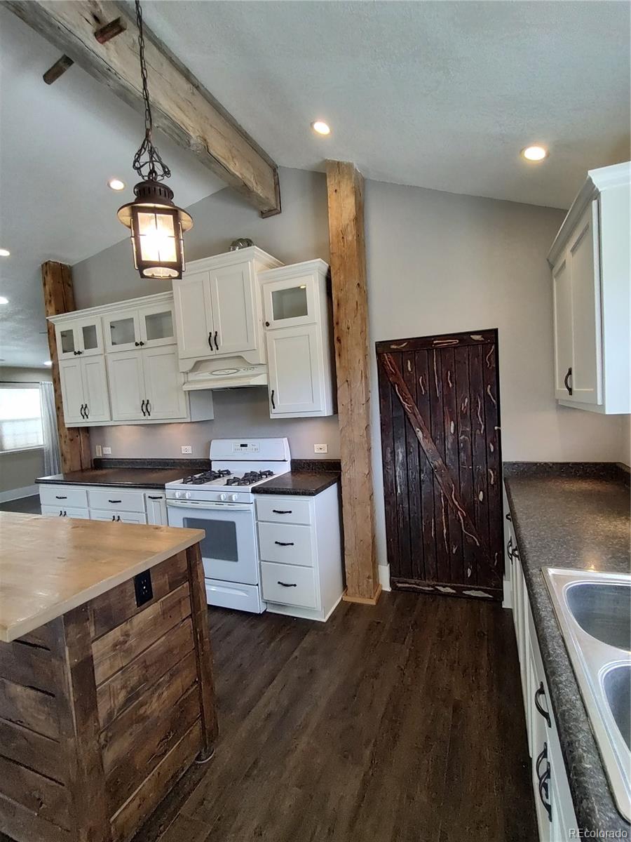 685 4th St, Sanford, CO 81151