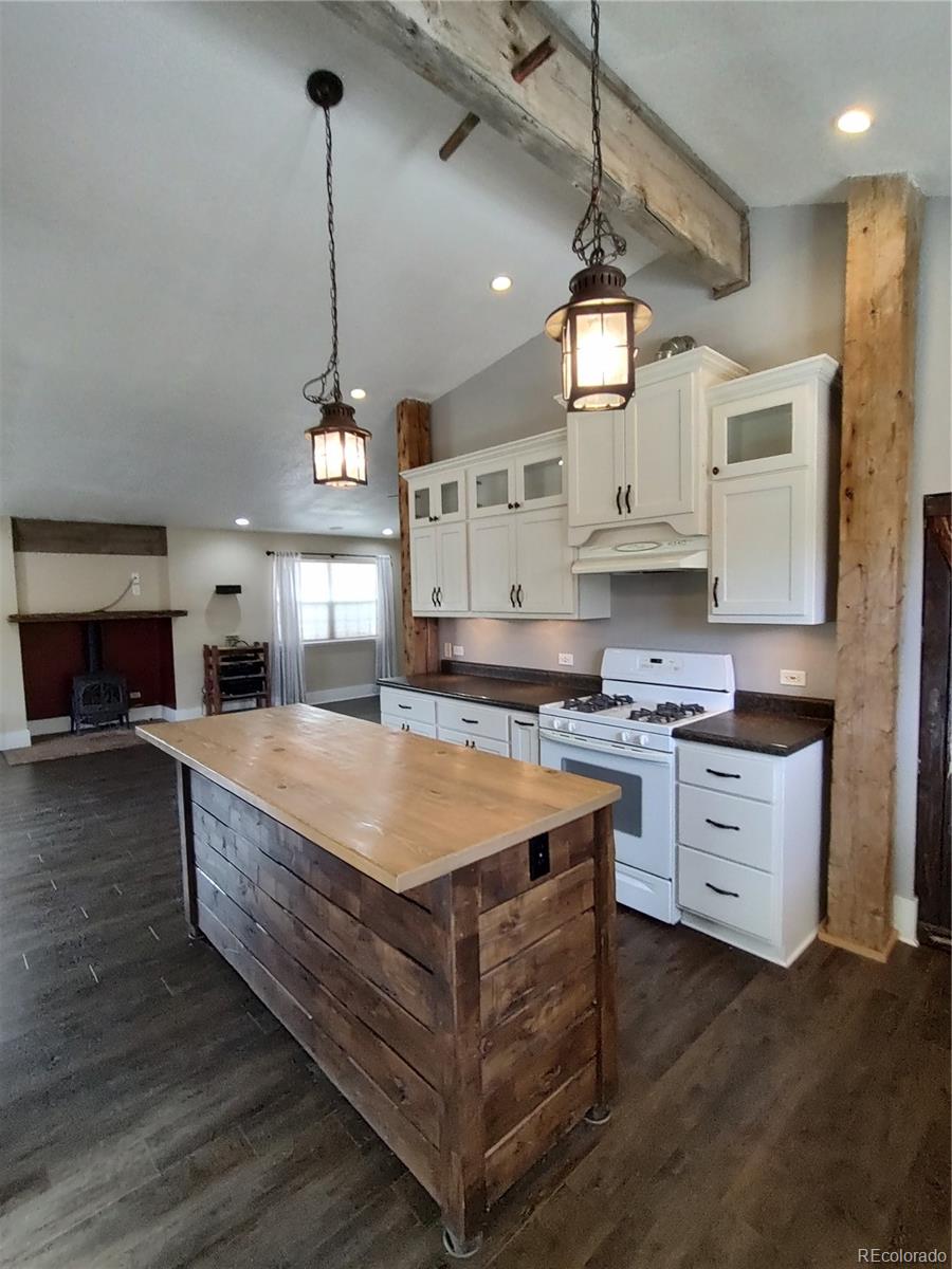 685 4th St, Sanford, CO 81151
