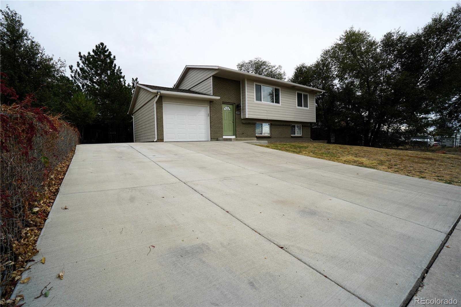 1375 Luna Dr, Fountain, CO 80817