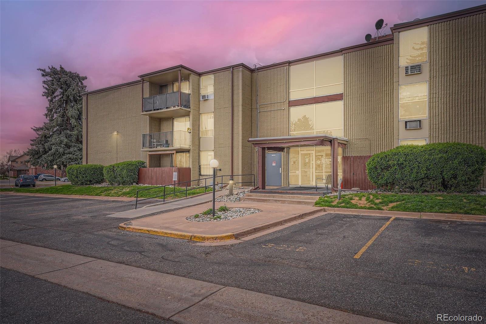 2231 S Vaughn Way #114B, Aurora, CO 80014