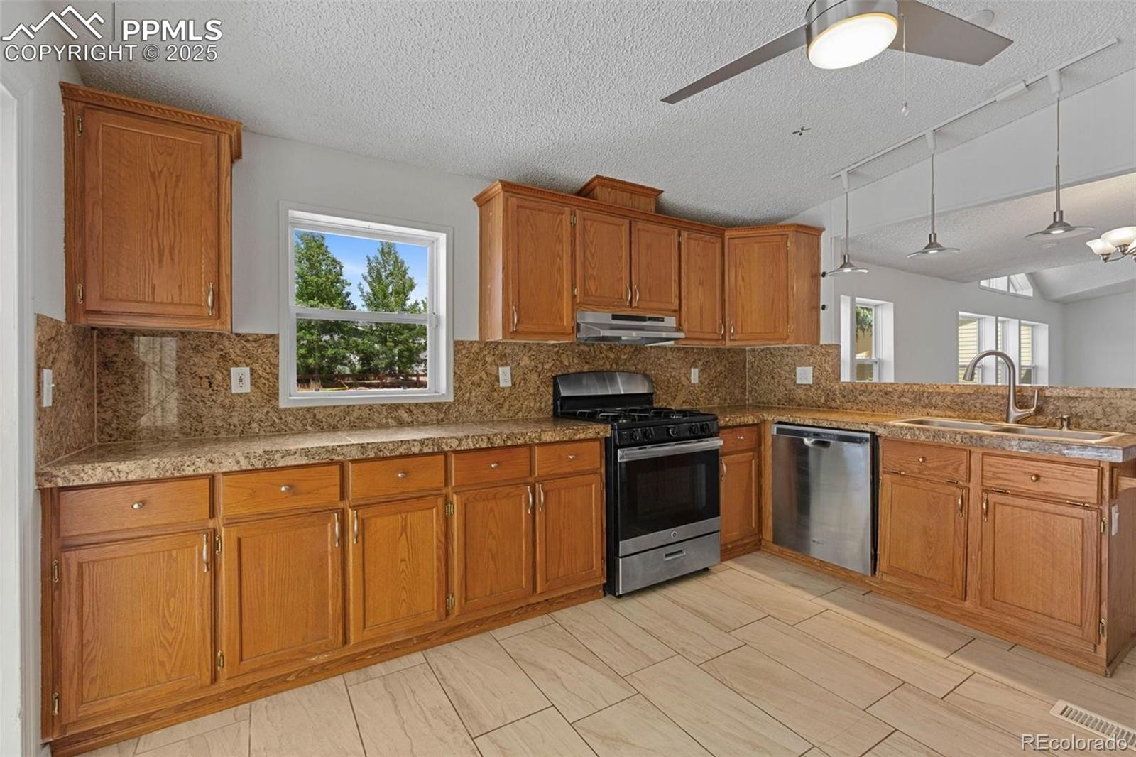 4006 Gray Fox Hts, Colorado Springs, CO 80922