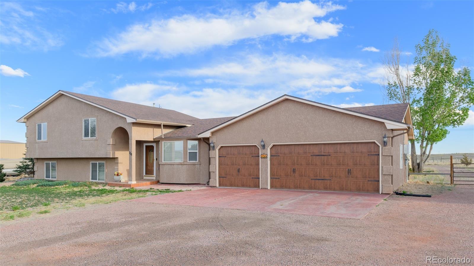 758 E Woodleaf Dr, Pueblo, CO 81007