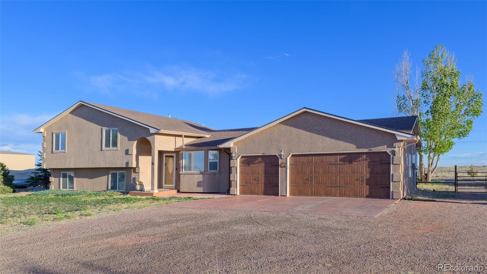 758 E Woodleaf Dr, Pueblo, CO 81007