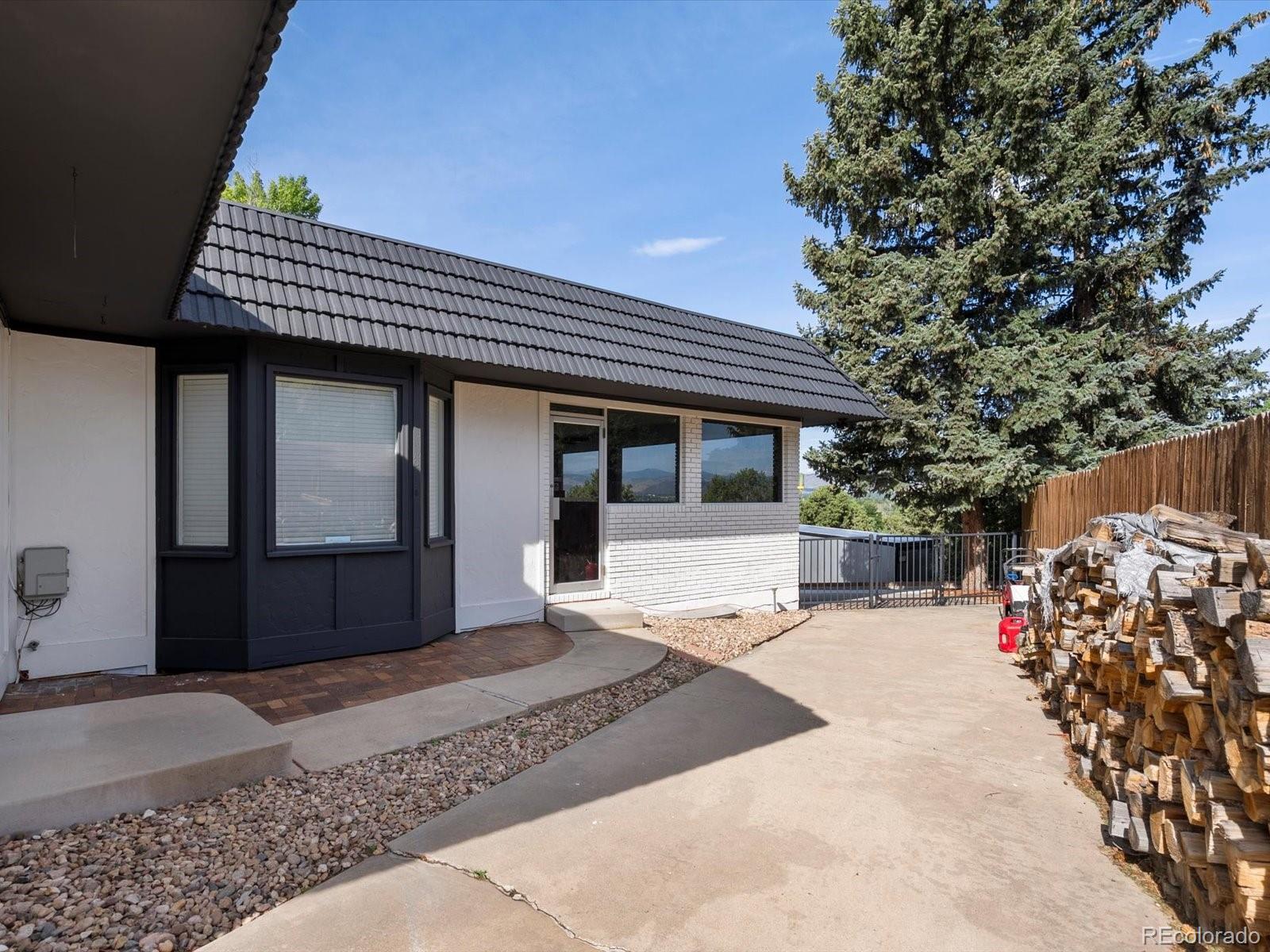 8233 W 62nd Pl, Arvada, CO 80004