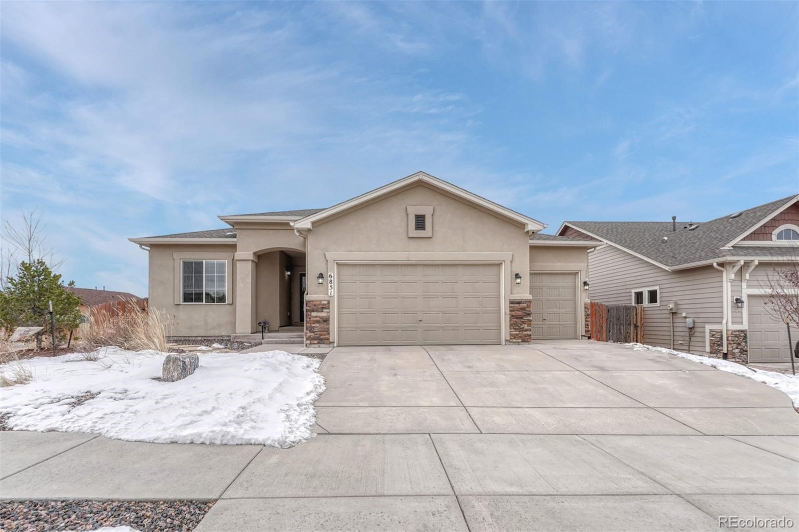 6851 Mustang Rim Dr, Colorado Springs, CO 80923