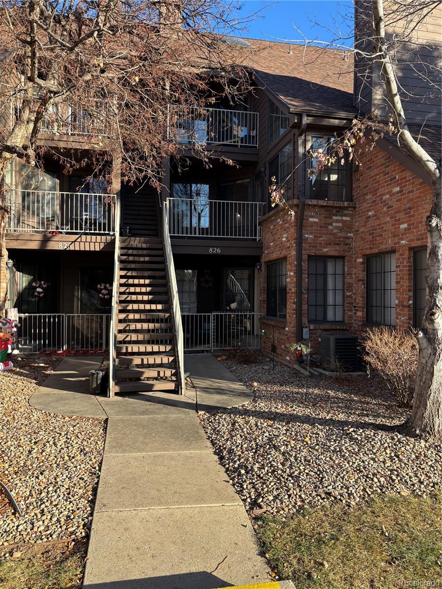 826 S Vance St #E, Lakewood, CO 80226