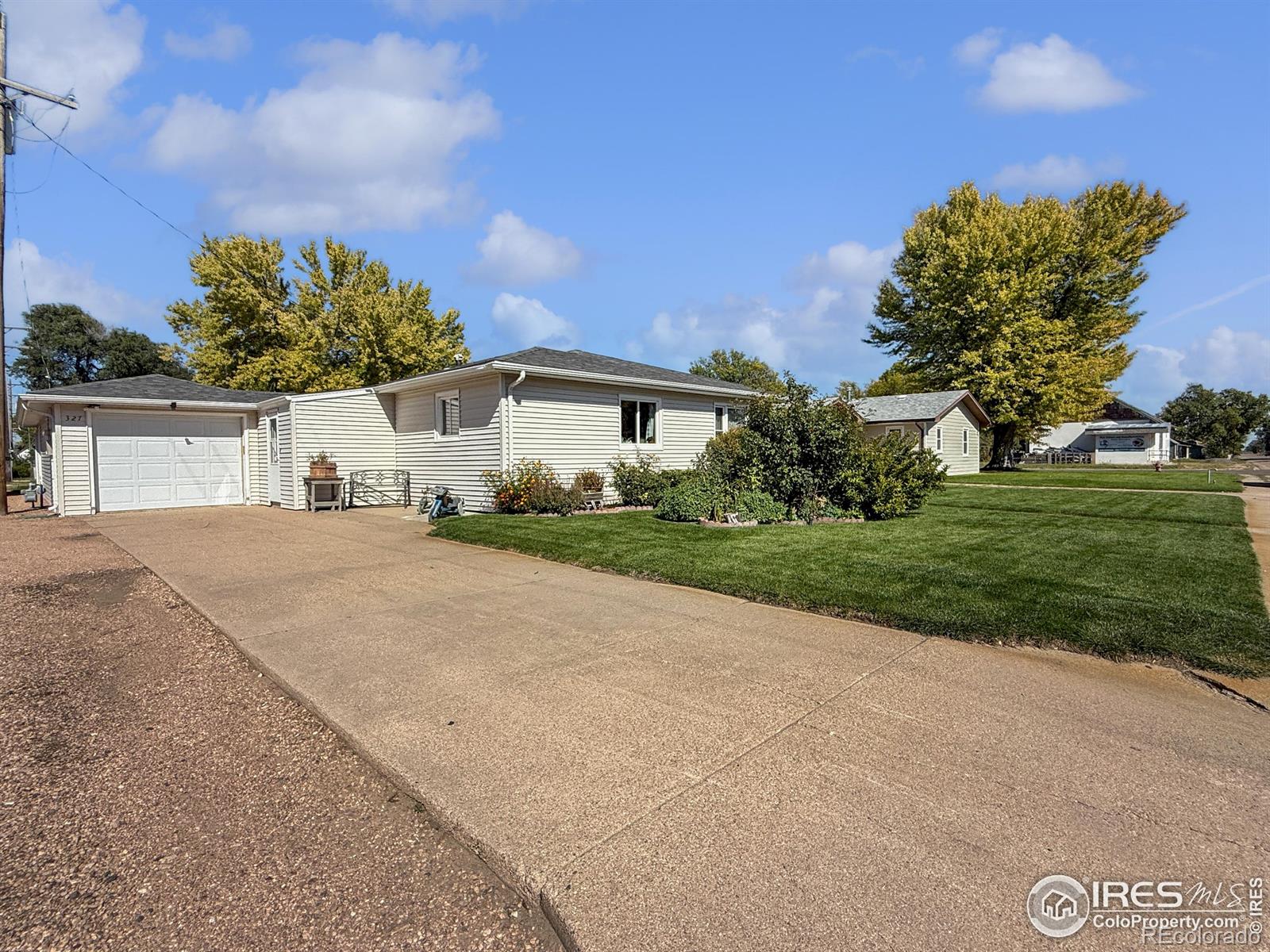 327 E Emerson St, Holyoke, CO 80734