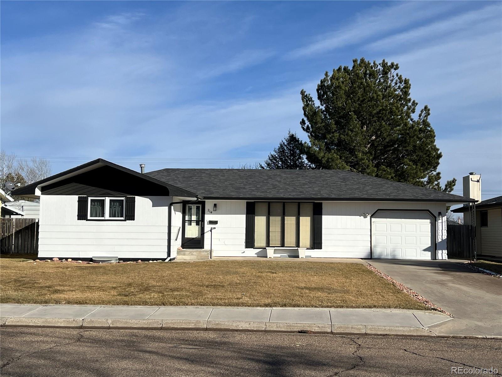 214 6th St, Burlington, CO 80807