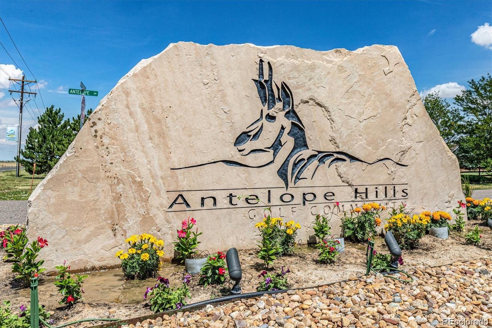 895 Antelope Dr W, Bennett, CO 80102