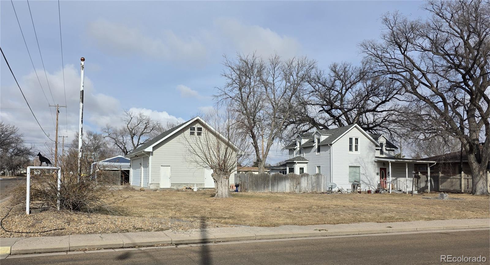 218 W 5th St, Julesburg, CO 80737
