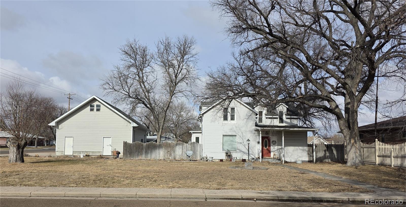 218 W 5th St, Julesburg, CO 80737
