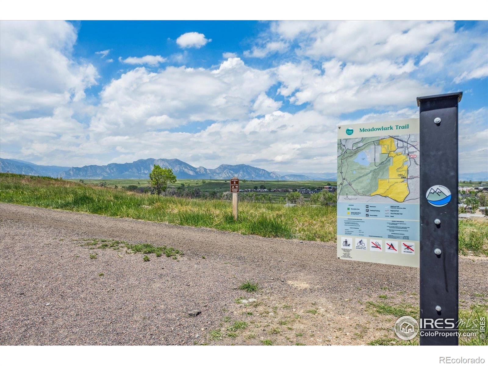 518 Sunset Dr, Louisville, CO 80027