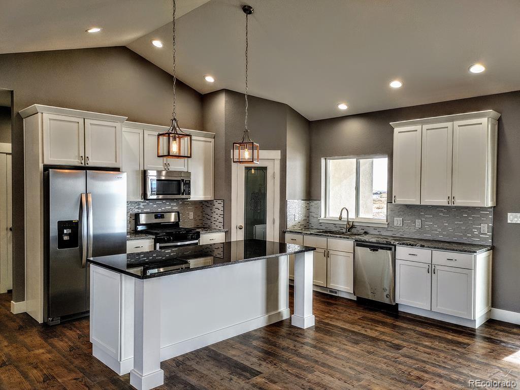697 Cabaret Dr, Pueblo, CO 81007