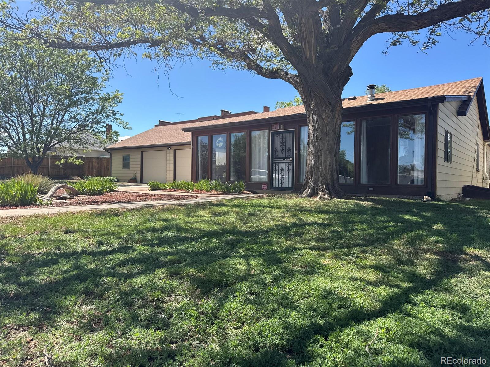 221 E 8th St, Walsenburg, CO 81089