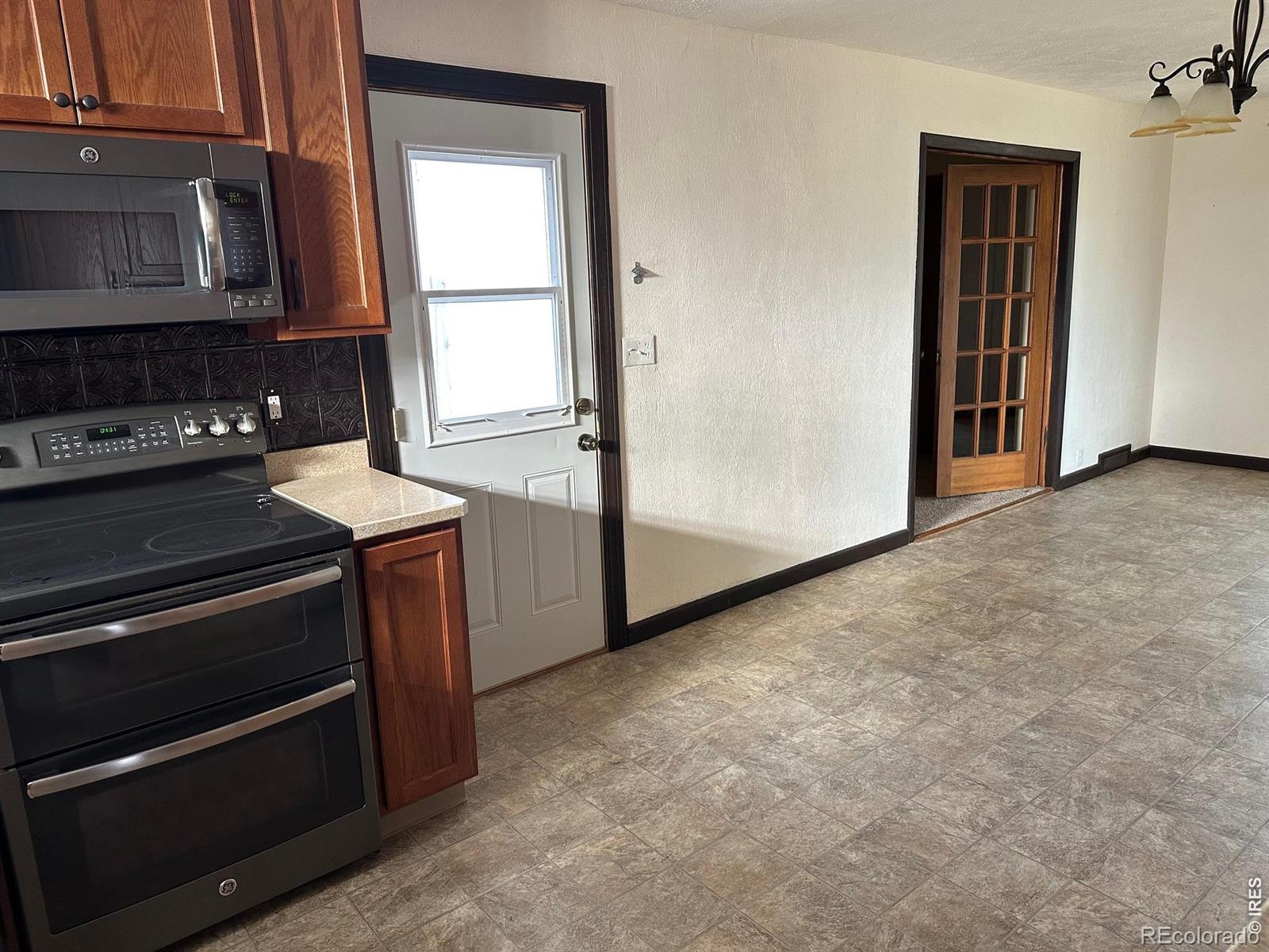 312 W 6th St, Julesburg, CO 80737