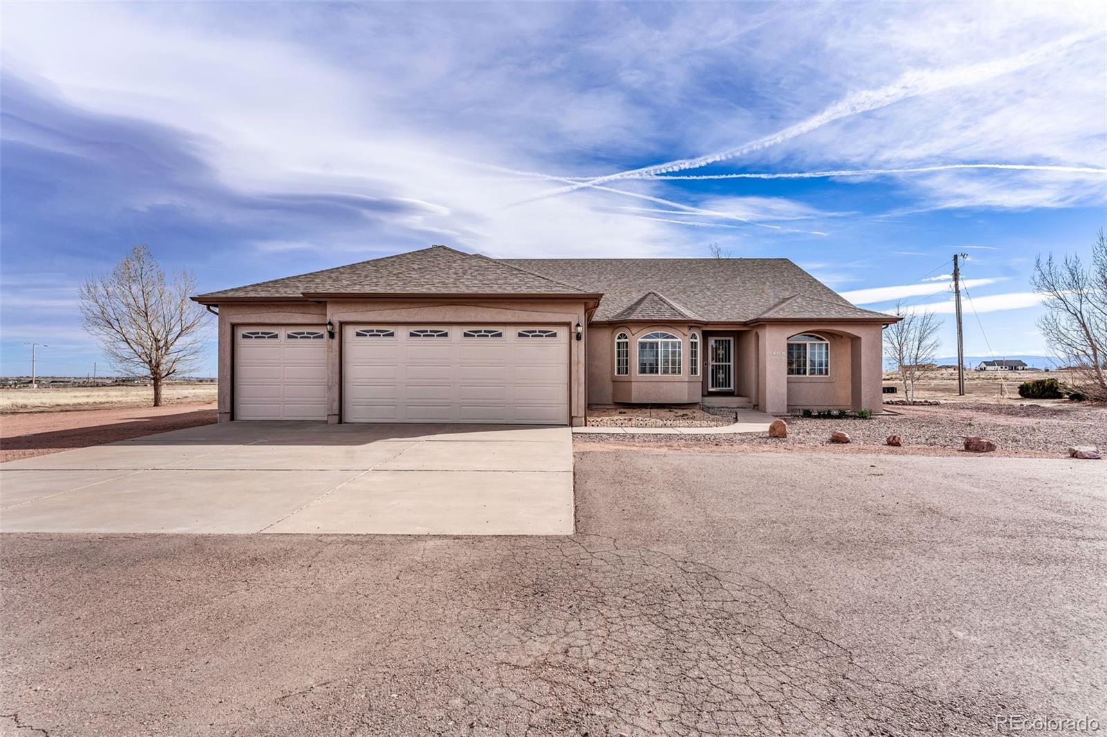 1408 E Kiva Dr, Pueblo, CO 81007