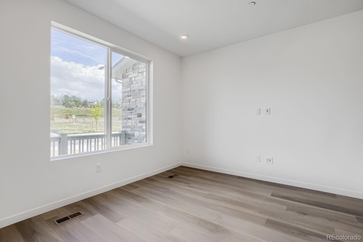 7643 S Mobile Way, Centennial, CO 80016