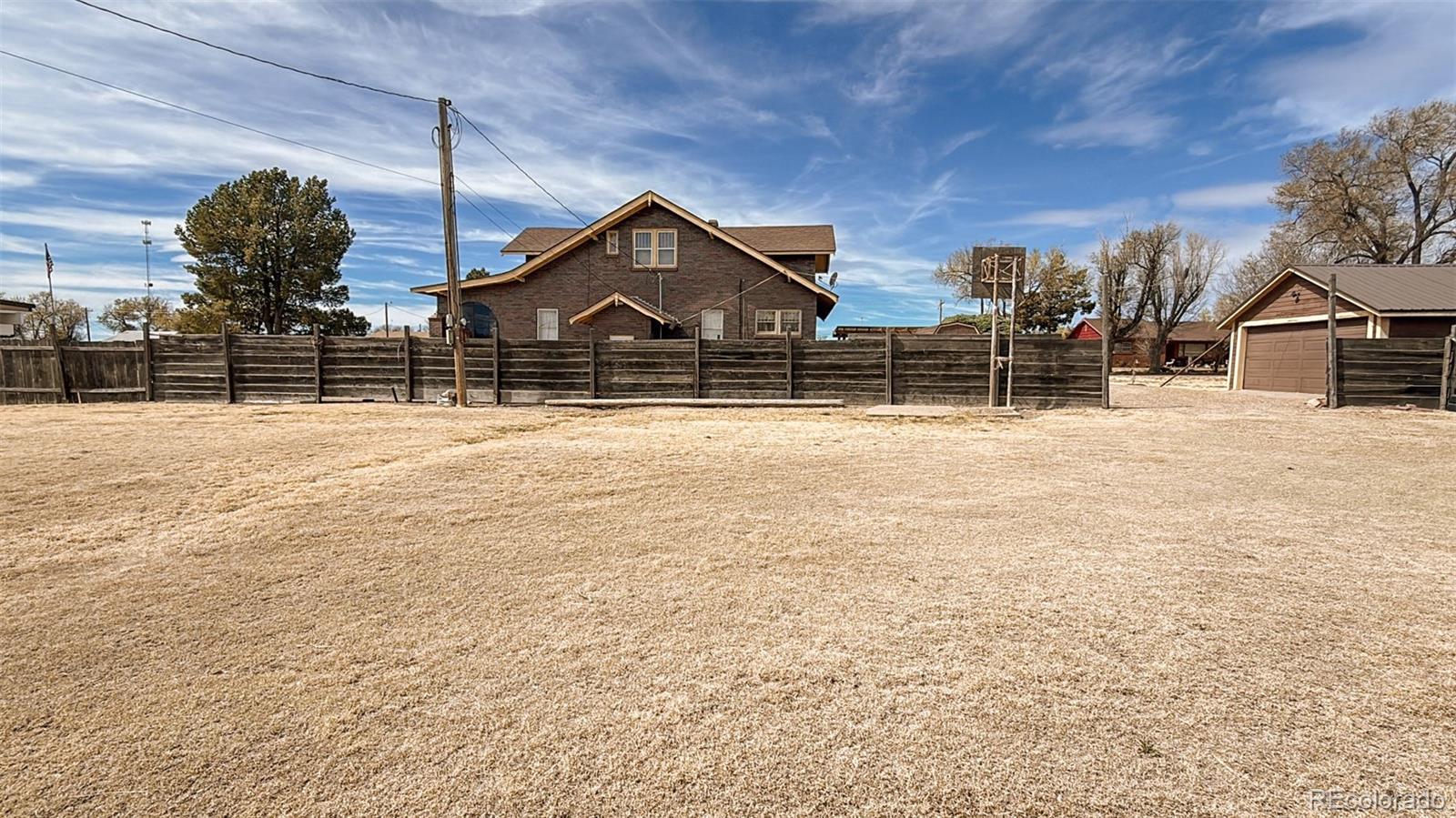 204 W Ash St, Walsh, CO 81090