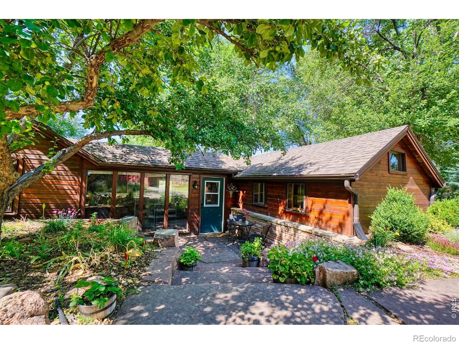 11 Red Gulch Rd, Lyons, CO 80540