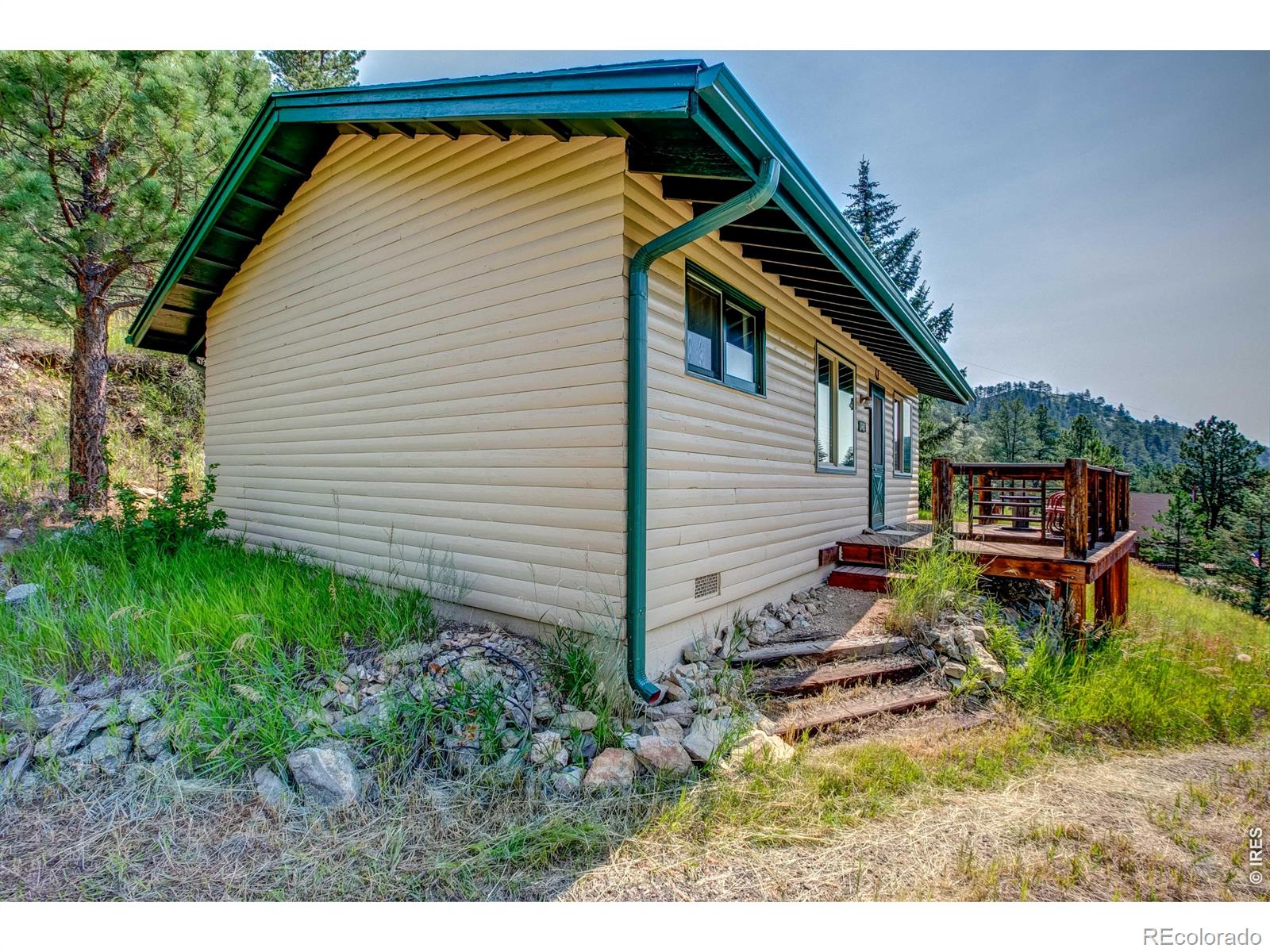 1142 Streamside Dr, Glen Haven, CO 80532
