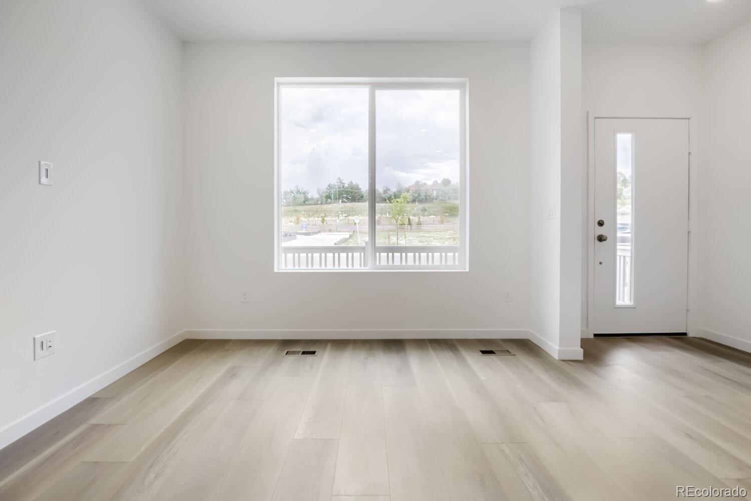 7651 S Mobile Way, Centennial, CO 80016