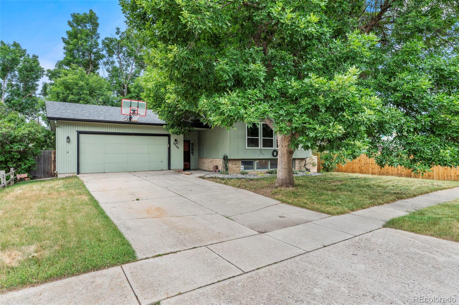 3707 Lander Ln, Colorado Springs, CO 80909